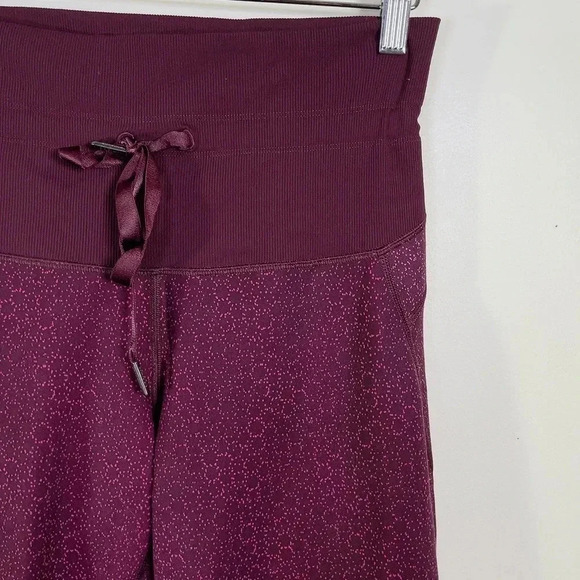 LULULEMON | SHAKE IT OUT  CROP IN STAR PIXEL RASBERRY - Picture 7 of 14